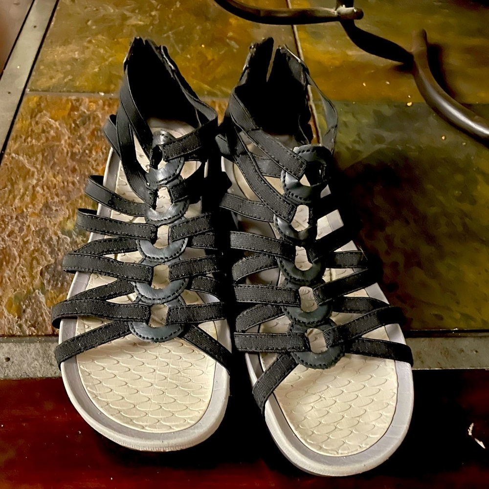 Yuu comfy sandals